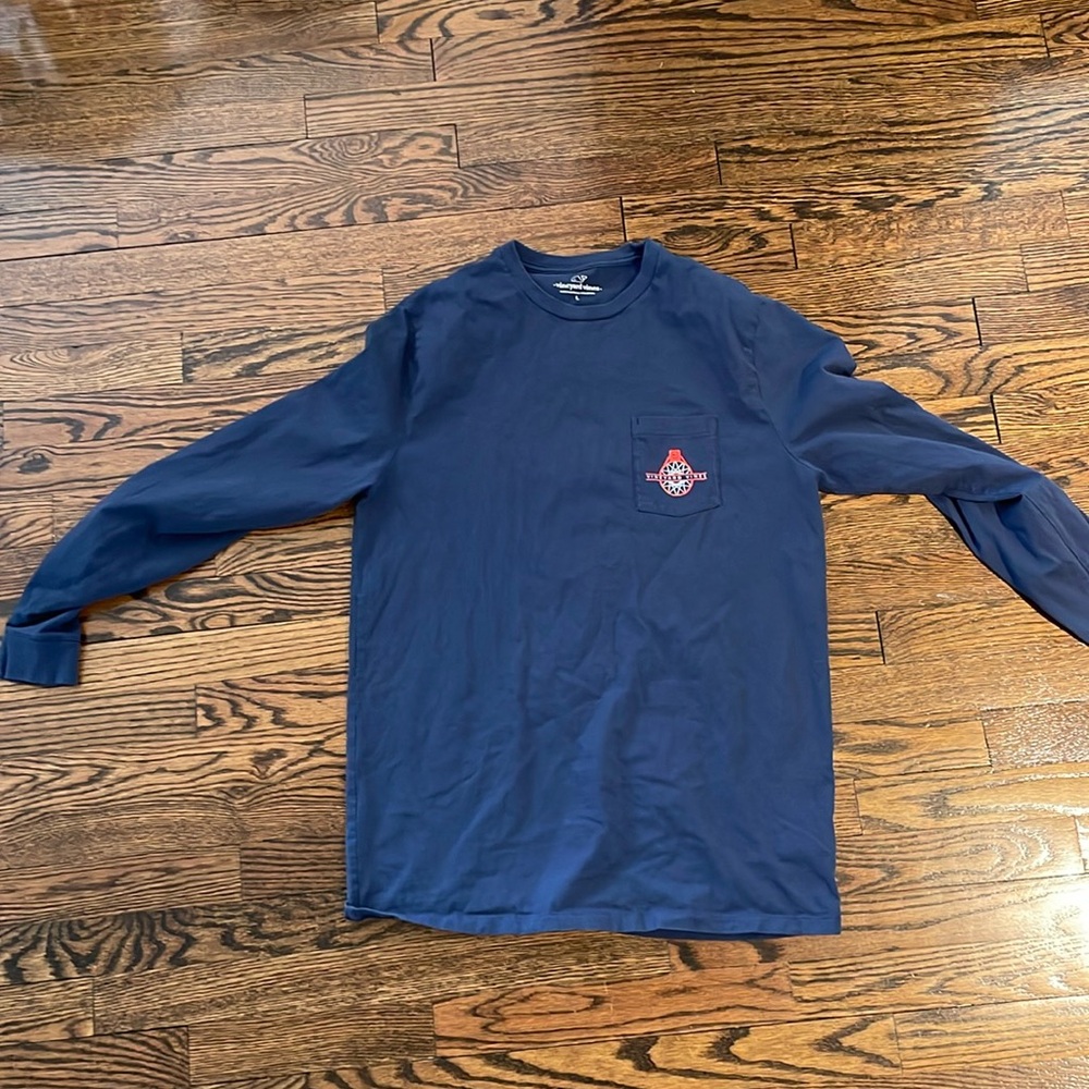 Vineyard vines basketball long sleeve shirt. Never worn. Size large.